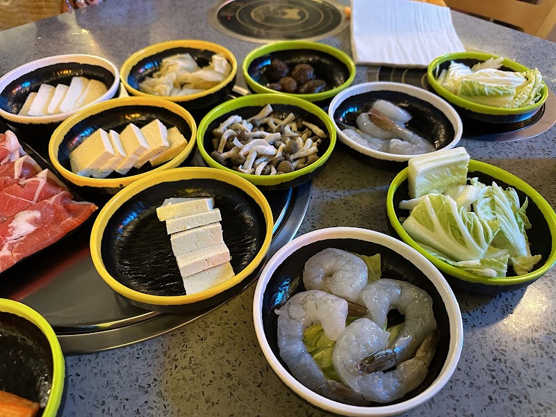 Meet Revolving Hotpot & Cajun Seafood - photo 2