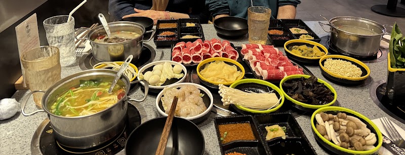 Meet Revolving Hotpot & Cajun Seafood - photo 3