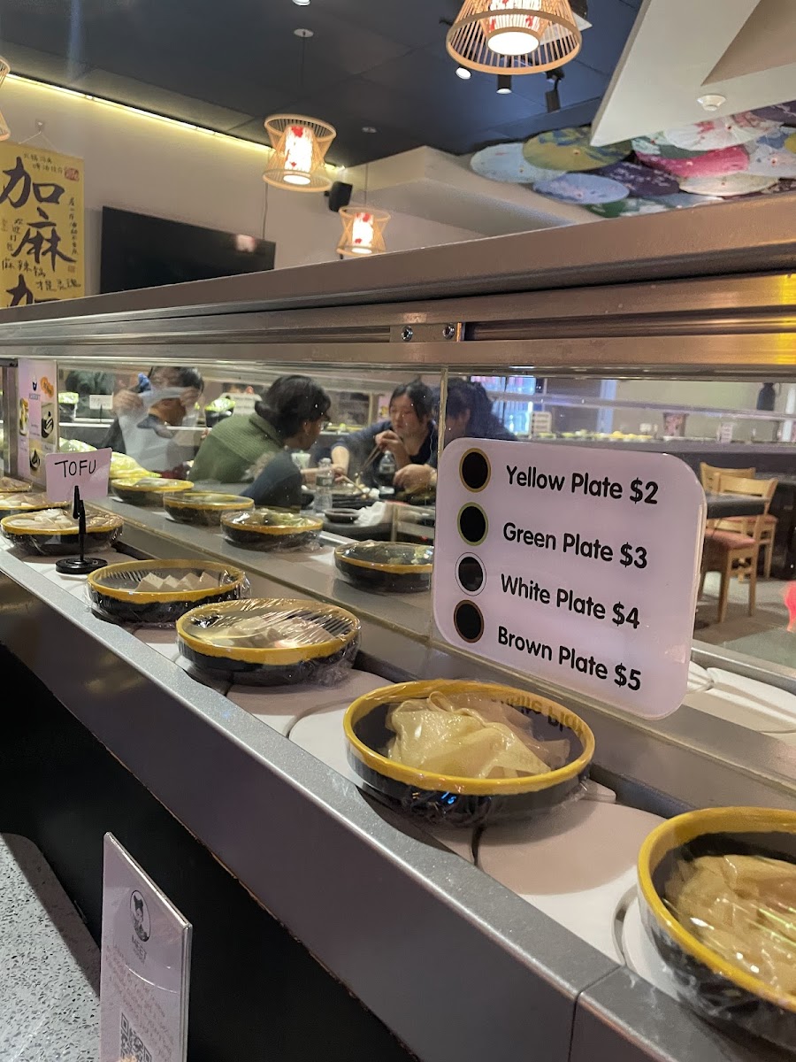 Meet Revolving Hotpot & Cajun Seafood - photo 5
