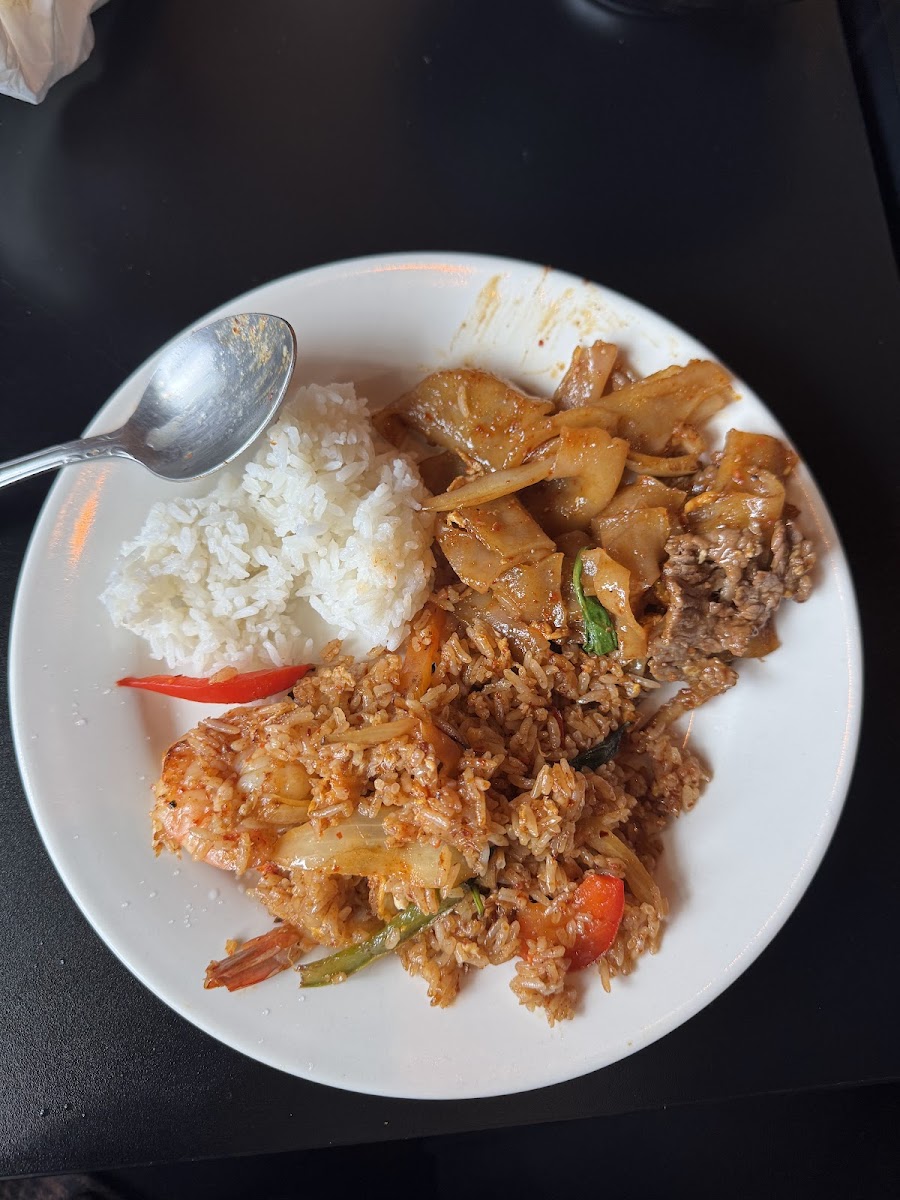 Pattanian Thai Restaurant - photo 2