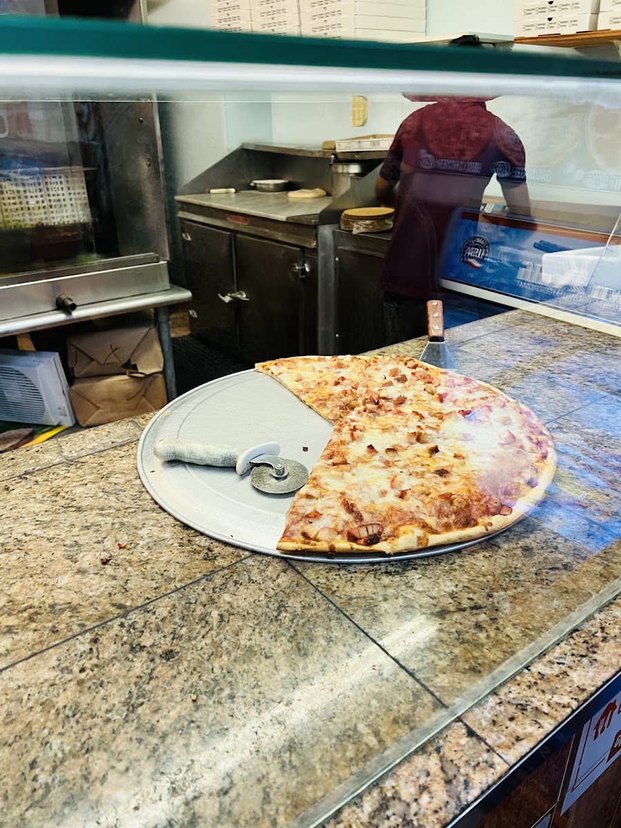 Medina Fried Chicken & Pizza - photo 3