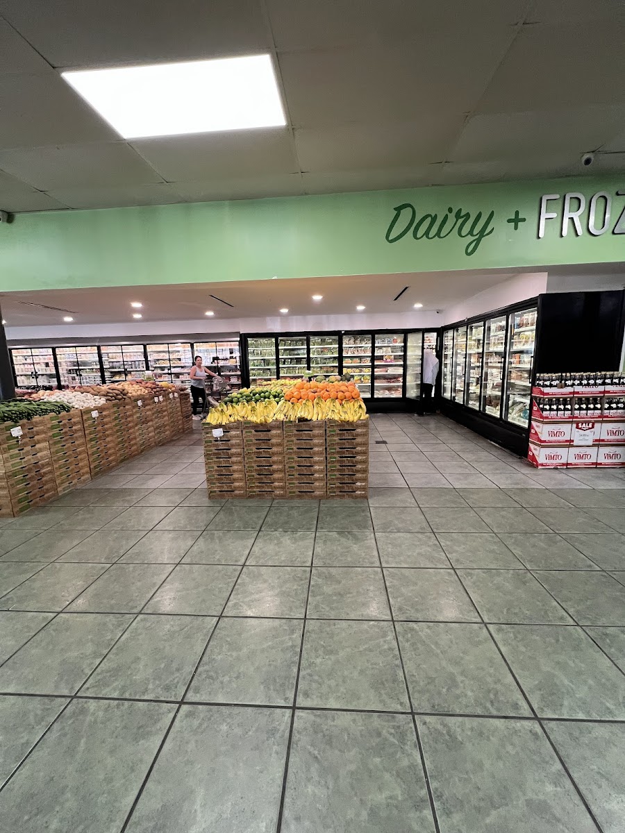 Sara's Market & Bakery - photo 2