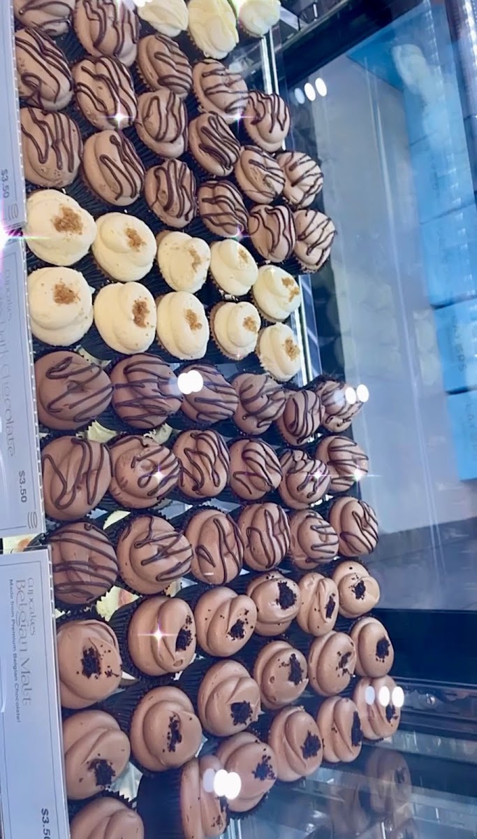 Layers Bakeshop - photo 2