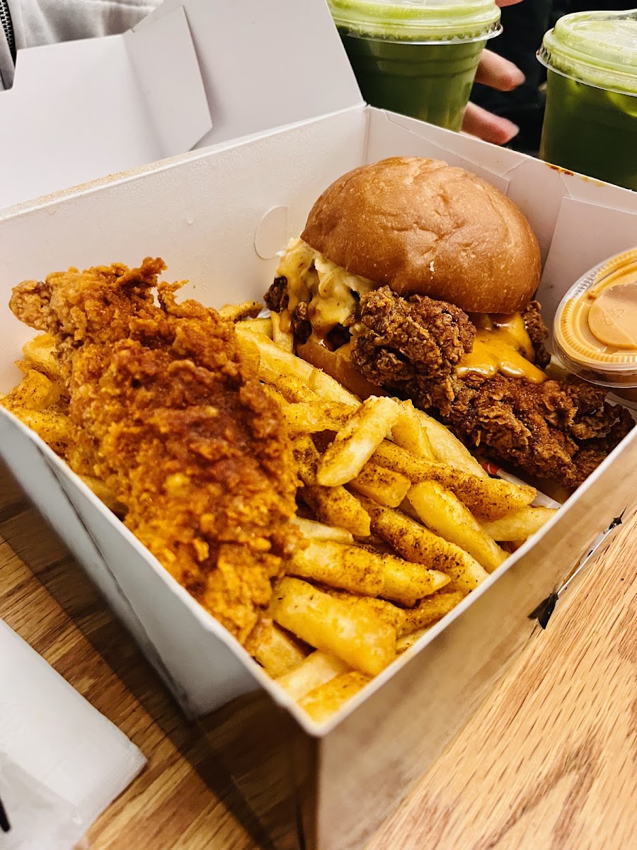 Fluffies Hot Chicken - LES photo 3