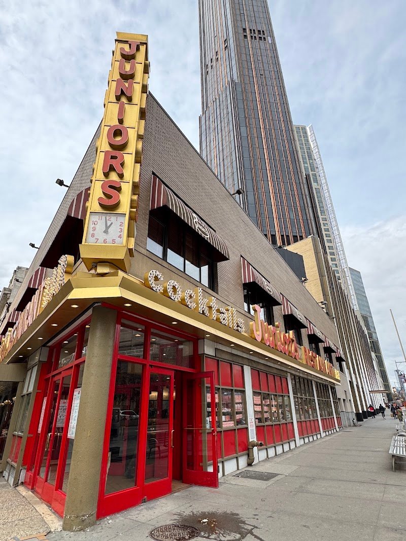 Junior's Restaurant & Bakery - photo 5