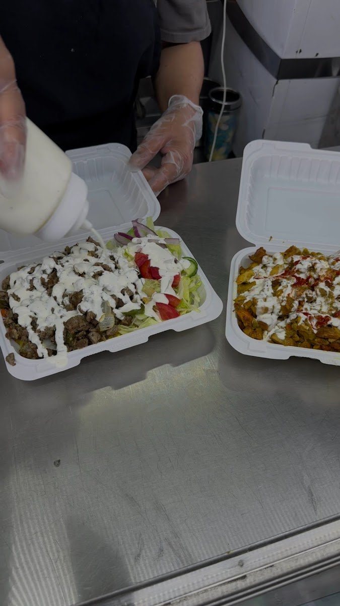 Mimi’s Halal Food Cart - photo 4