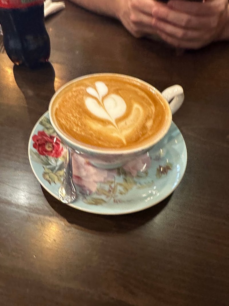 Mavi Halal Cafe - photo 2
