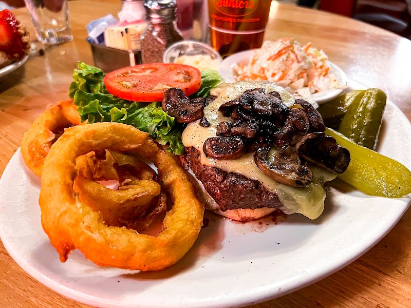 Junior's Restaurant & Bakery - photo 4