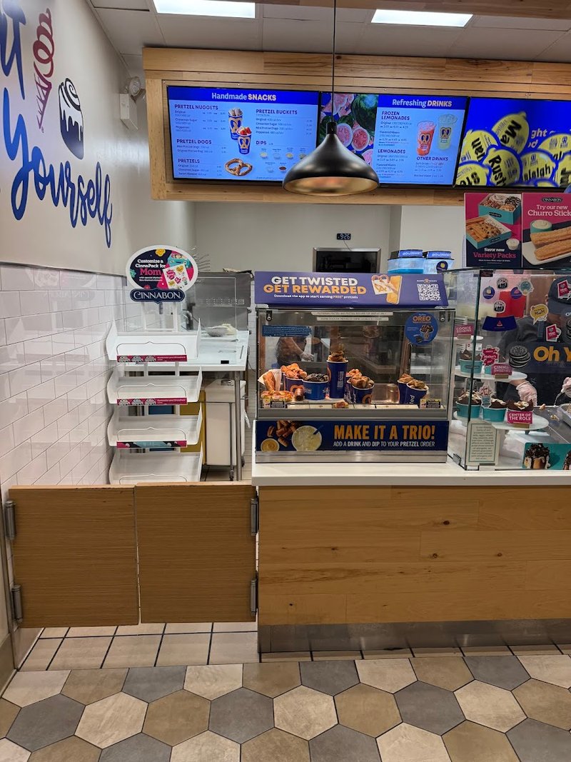 Auntie Anne's/Cinnabon/Carvel