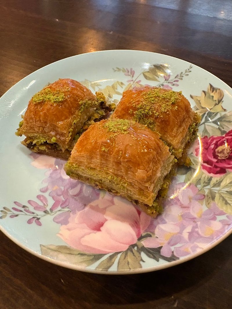 Mavi Halal Cafe - photo 3