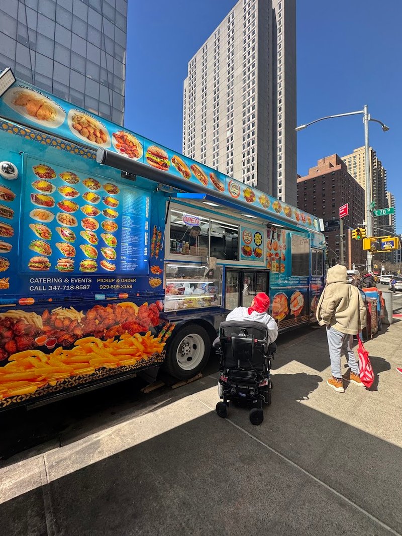 Eliwa's Kitchen Halal Truck - photo 2