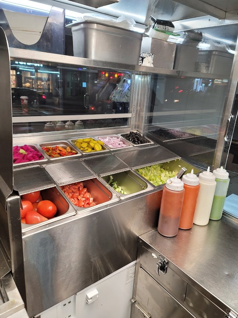 3 Pyramids Halal Cart